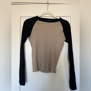 Brandy Melville raglan long sleeve shirt • navy & tan